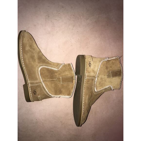 NWOB Ugg Suede And Sherpa Ankle Boots Size 8 - Picture 6 of 10